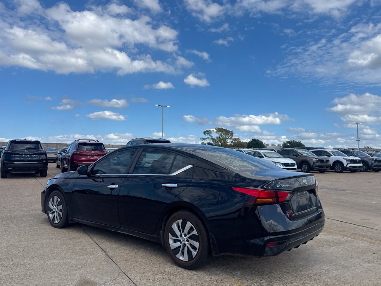 Used 2023 Nissan Altima 2.5 S FWD image 18