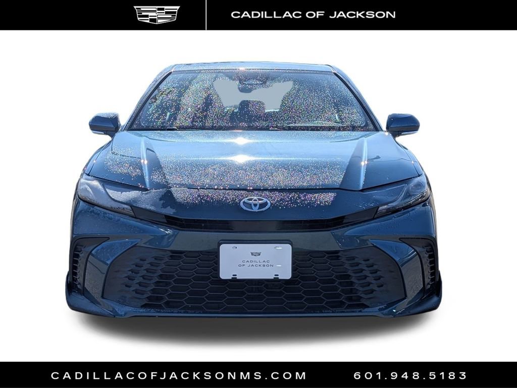 Used 2025 Toyota Camry SE image 3