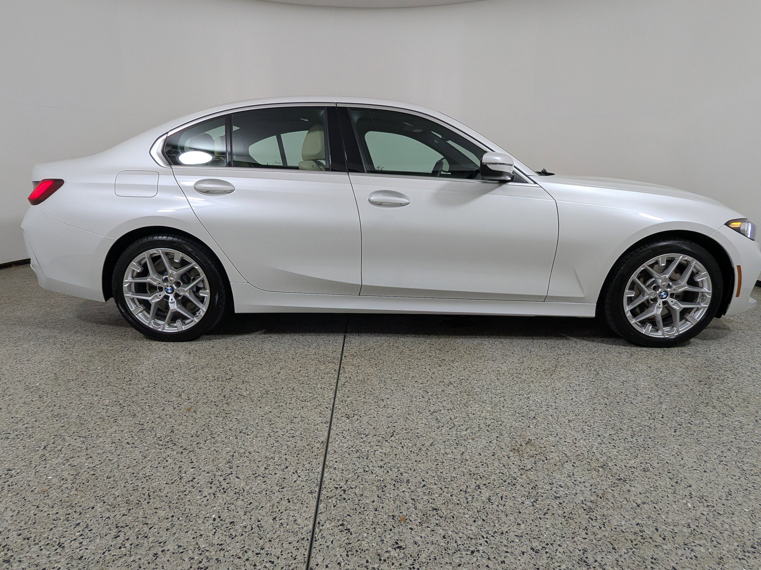 Used 2025 BMW 330i Sedan image 8