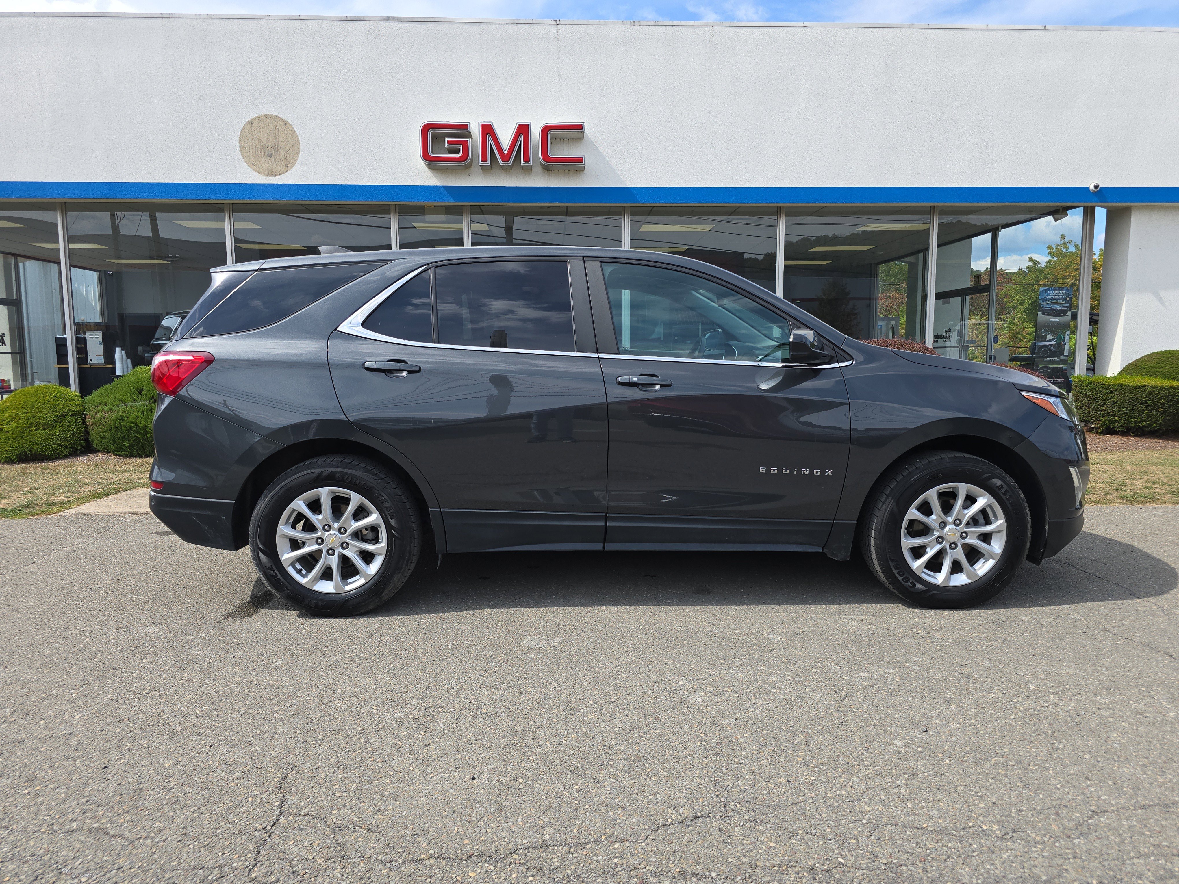 Used 2021 Chevrolet Equinox LT w/ LPO, Cargo Package image 2