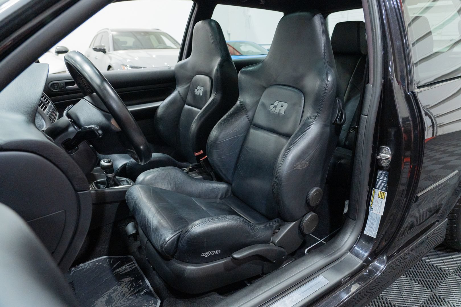 Used 2004 Volkswagen R32 AWD/4WD image 22