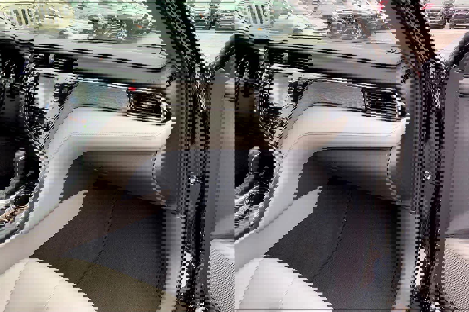 Used 2019 Toyota Camry SE image 18