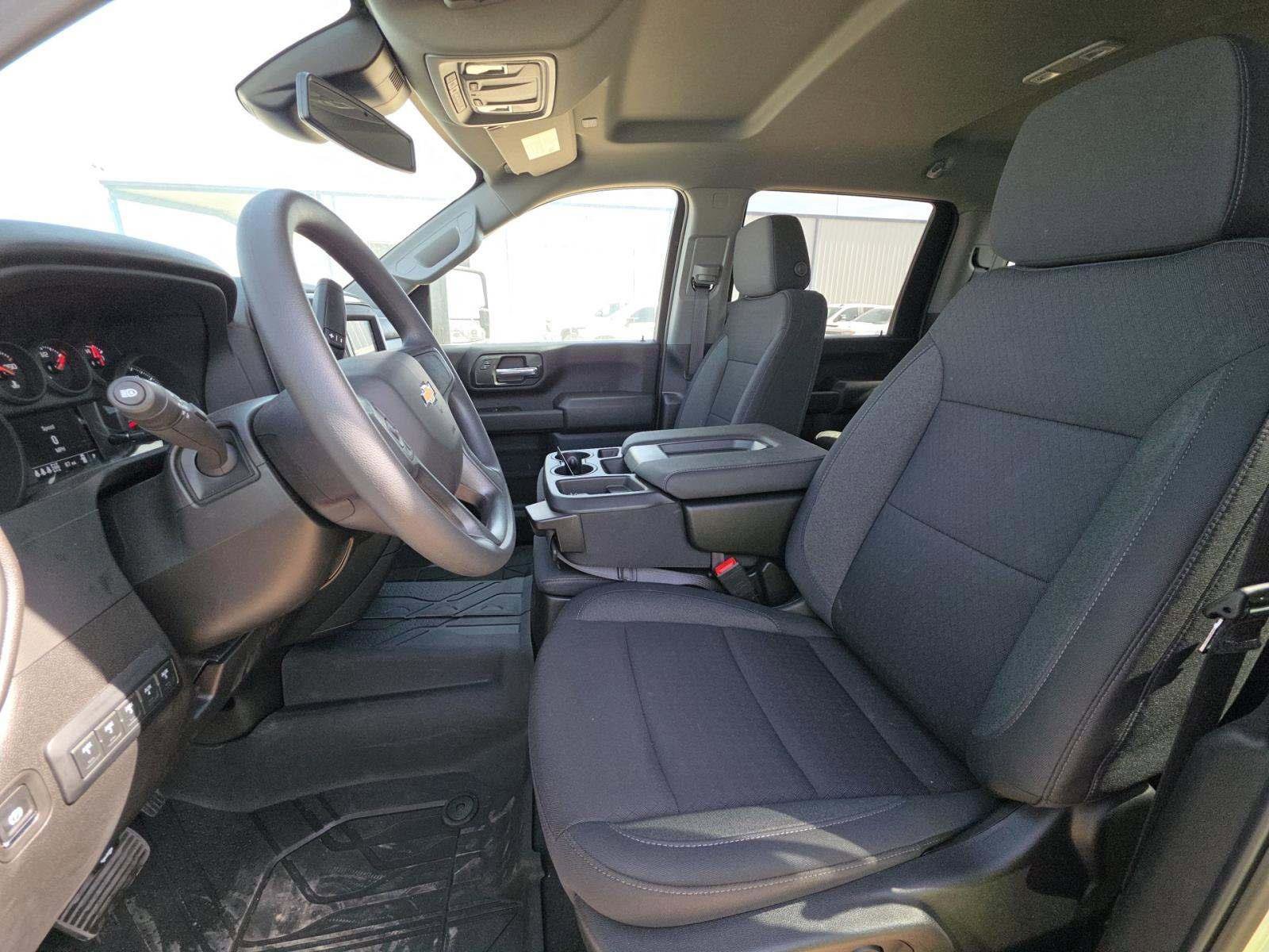 Used 2025 Chevrolet Silverado 2500 Custom w/ Custom Value Package image 5