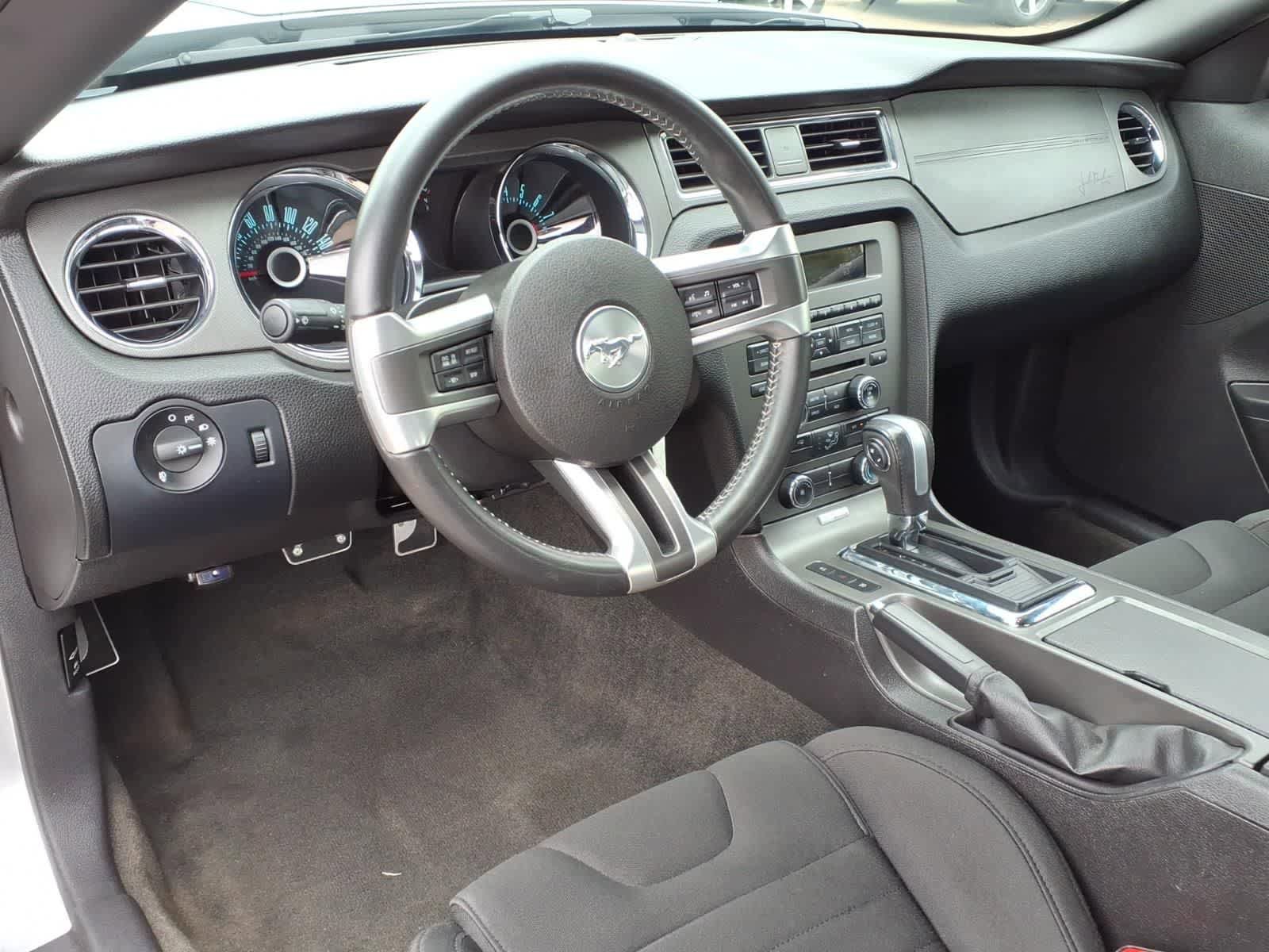 Used 2013 Ford Mustang Coupe RWD image 10