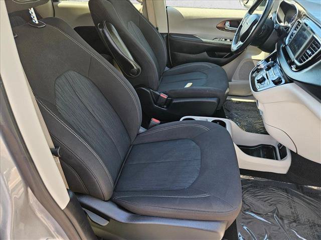 Used 2020 Chrysler Voyager LX w/ Cold Weather Group FWD image 22