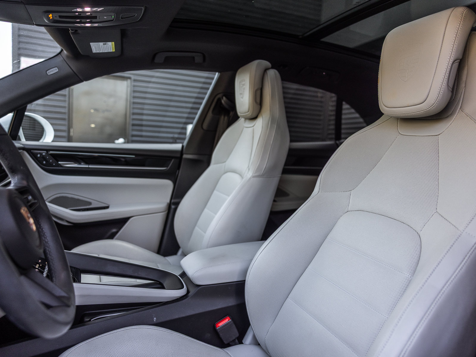 Certified 2026 Porsche Macan Electric RWD image 5