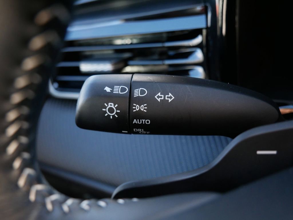 Used 2025 Toyota Camry SE image 26