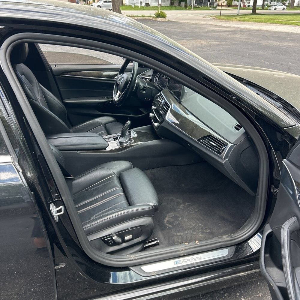 Used 2018 BMW 530e xDrive AWD/4WD image 12