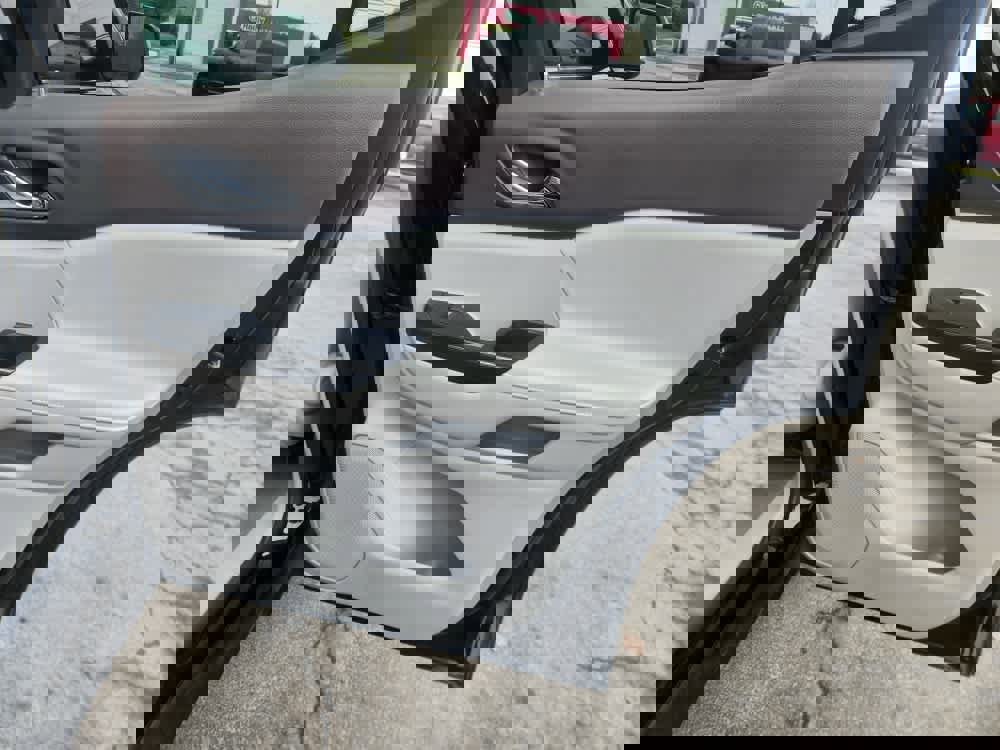 Used 2023 GMC Acadia SLT image 12