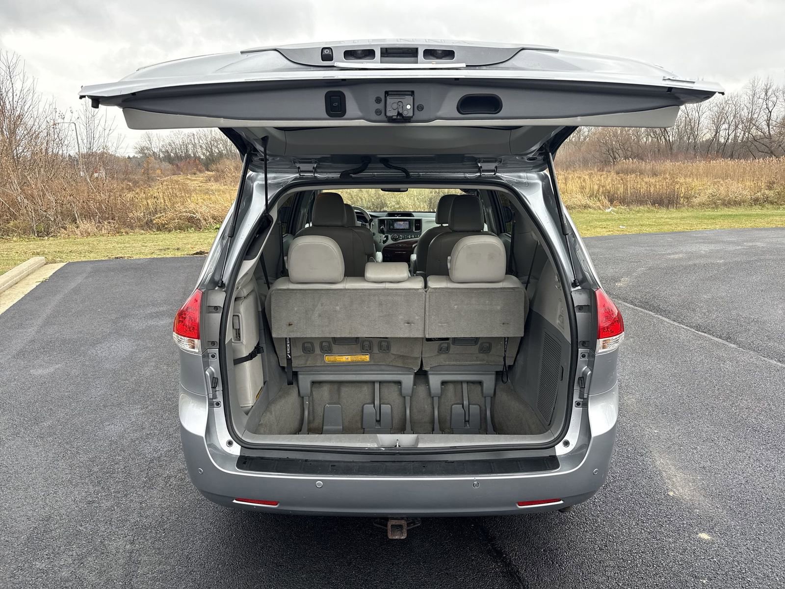 Used 2014 Toyota Sienna XLE image 26