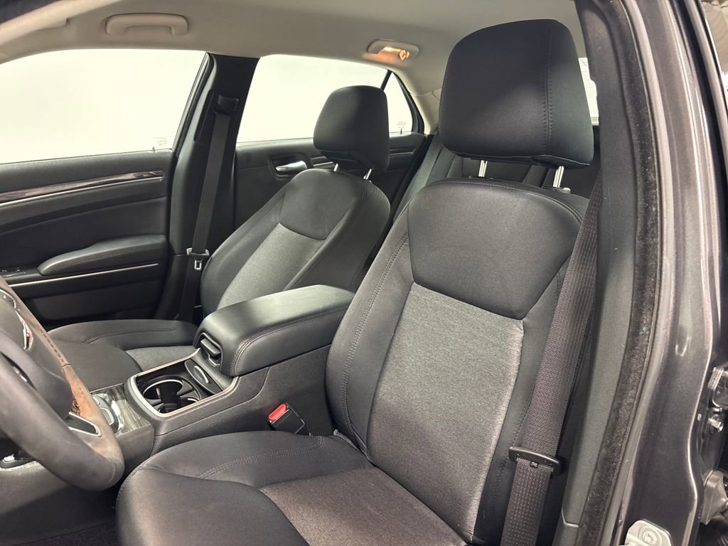 Used 2022 Chrysler 300 Touring w/ Sport Appearance Package image 24