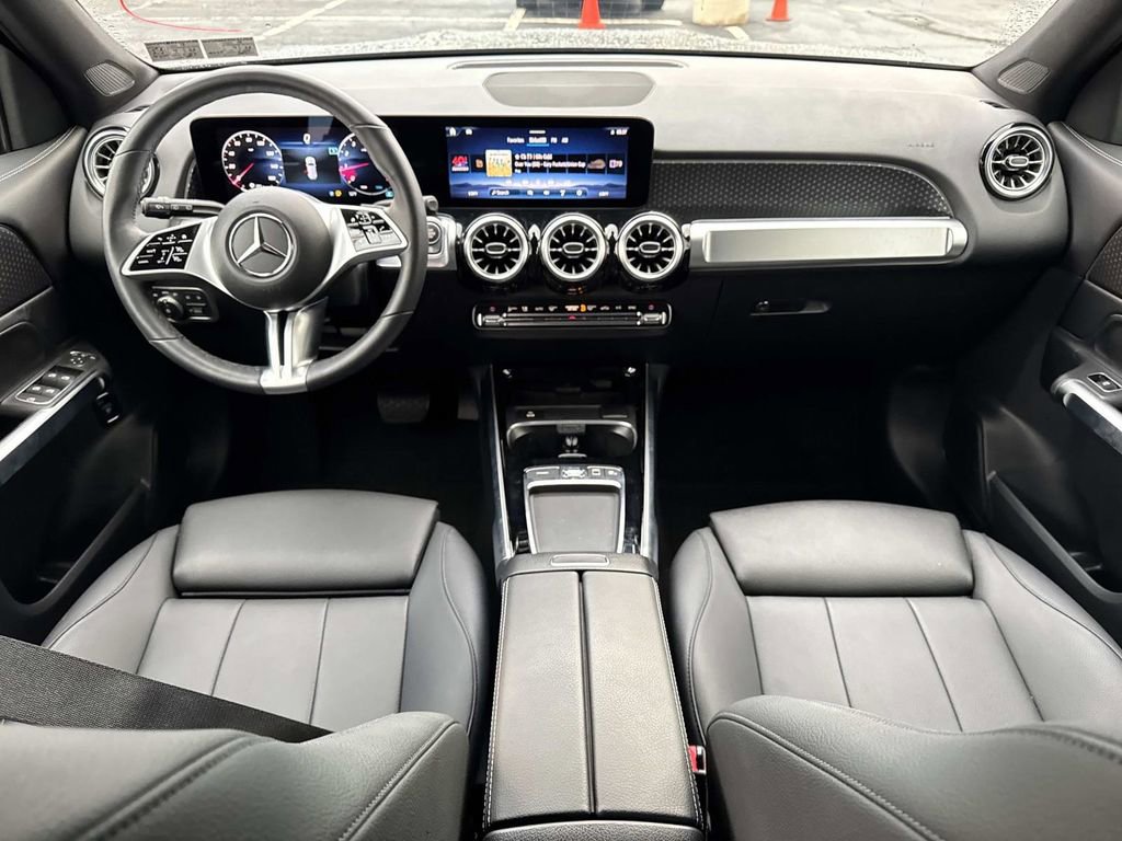 Used 2025 Mercedes-Benz GLB 250 4MATIC image 15