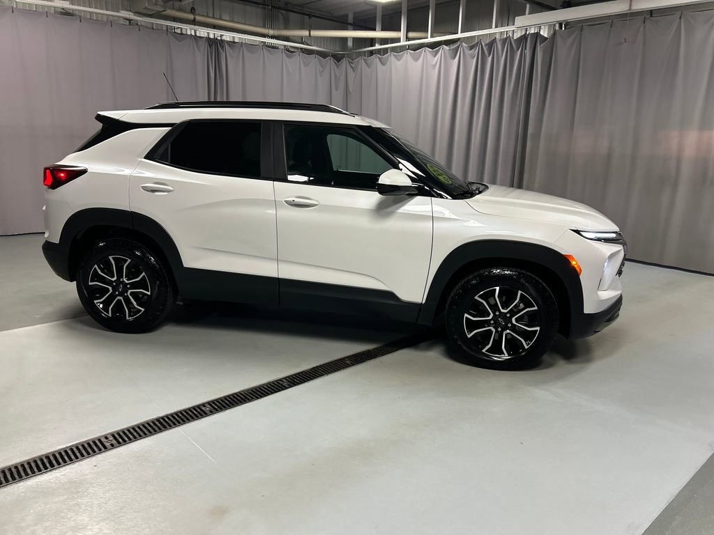 Used 2024 Chevrolet TrailBlazer ACTIV w/ Driver Confidence Package image 8