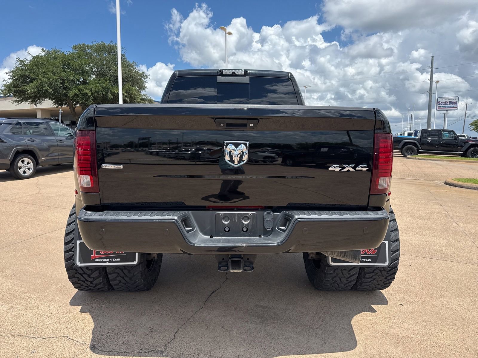 Used 2018 RAM 3500 Laramie w/ Sport Appearance Group AWD/4WD image 6