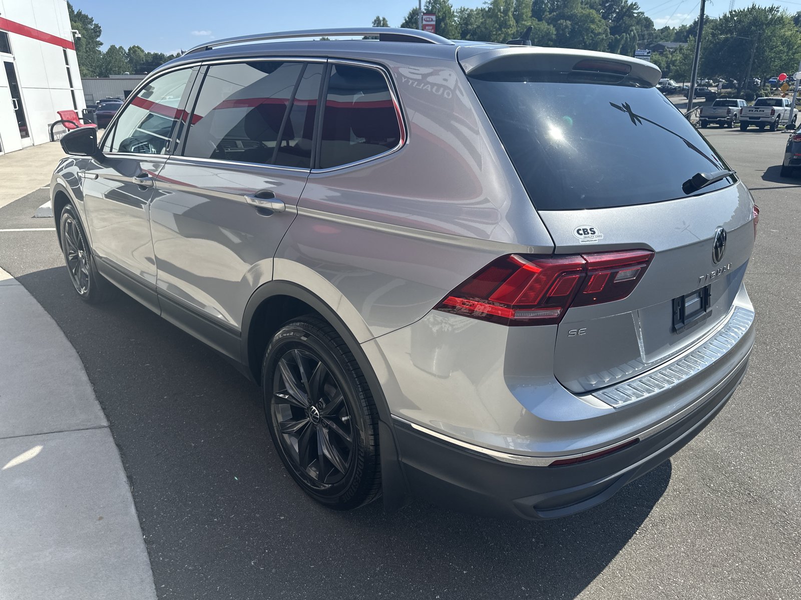Used 2024 Volkswagen Tiguan SE FWD image 6