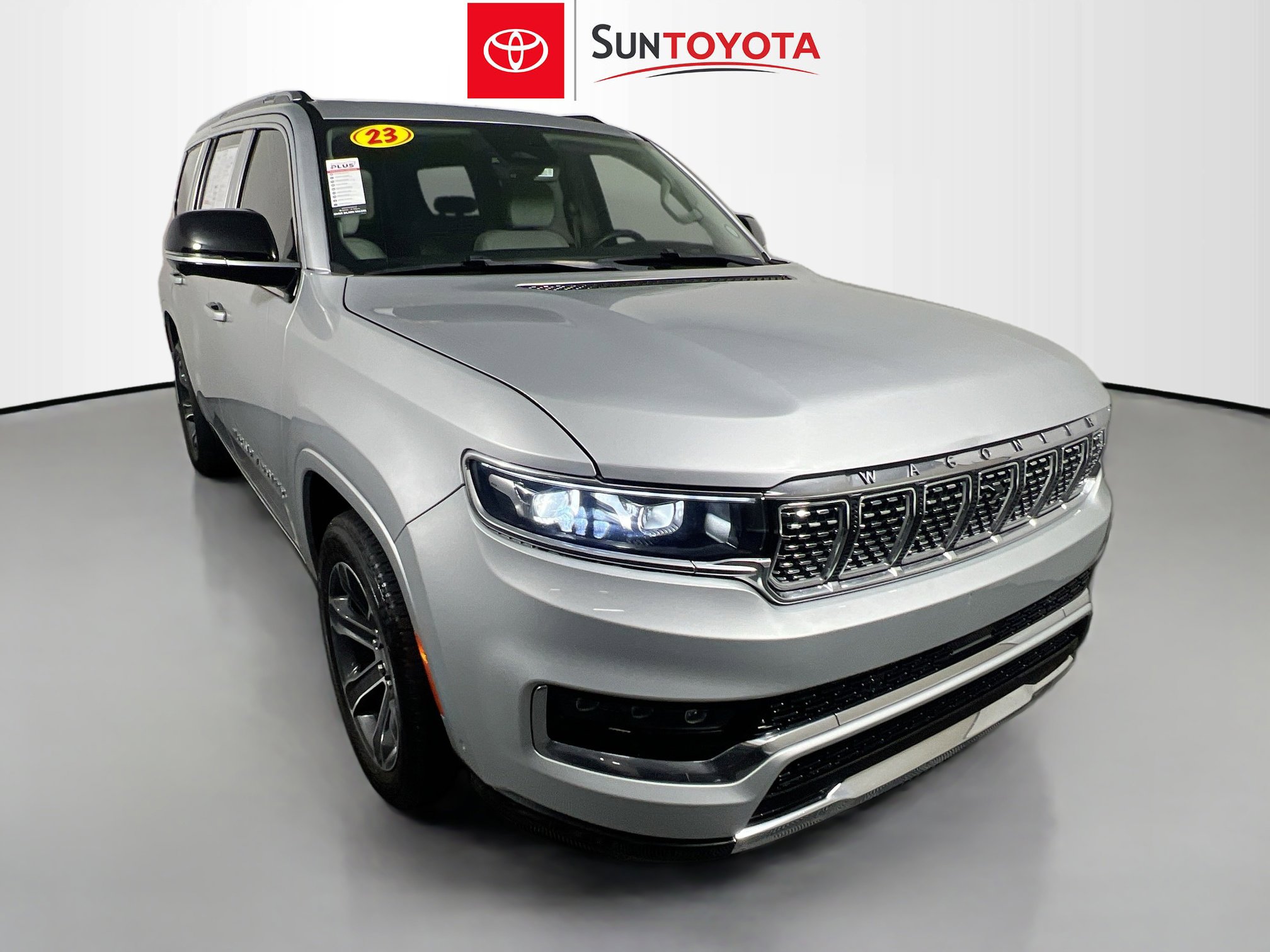 Used 2023 Jeep Grand Wagoneer 4WD image 1