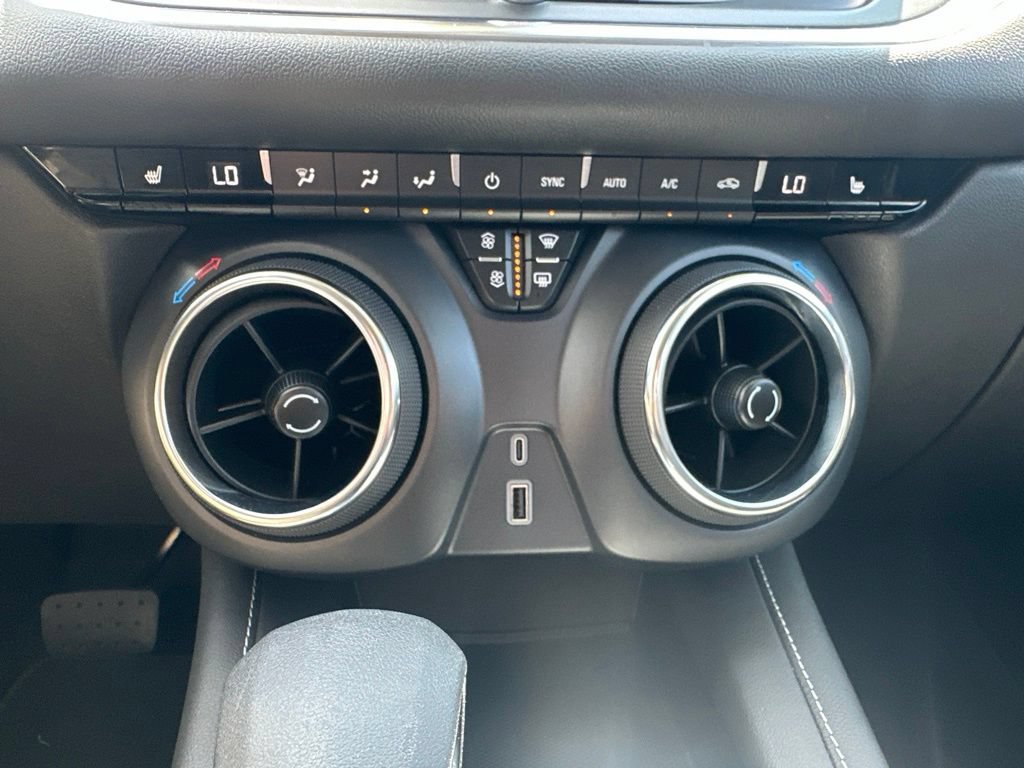 Used 2025 Chevrolet Blazer LT AWD/4WD image 33