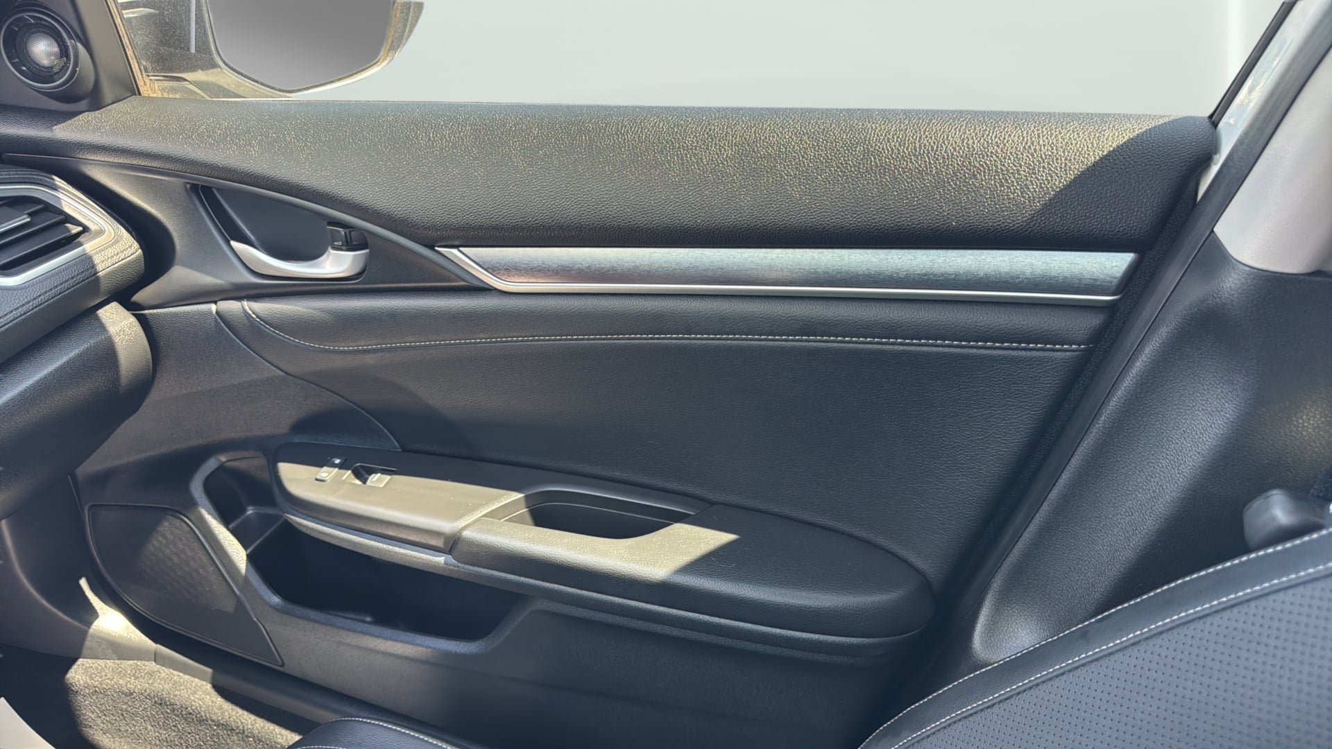 Used 2018 Honda Civic Touring image 17