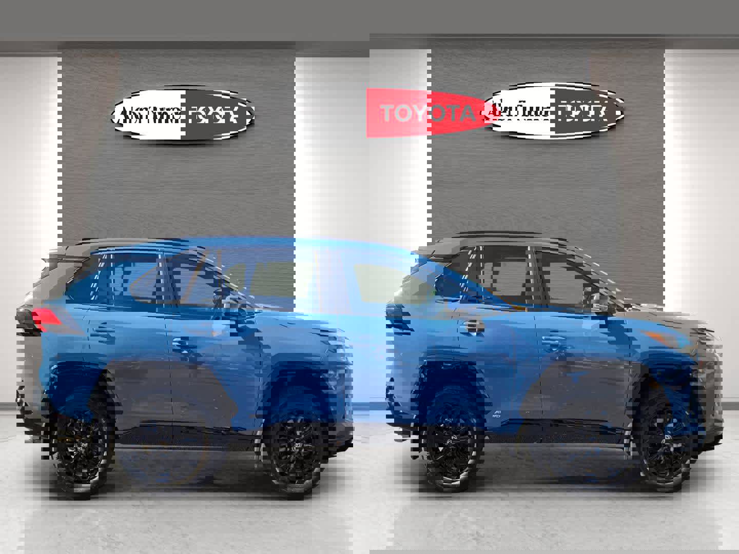 Used 2025 Toyota RAV4 SE image 5