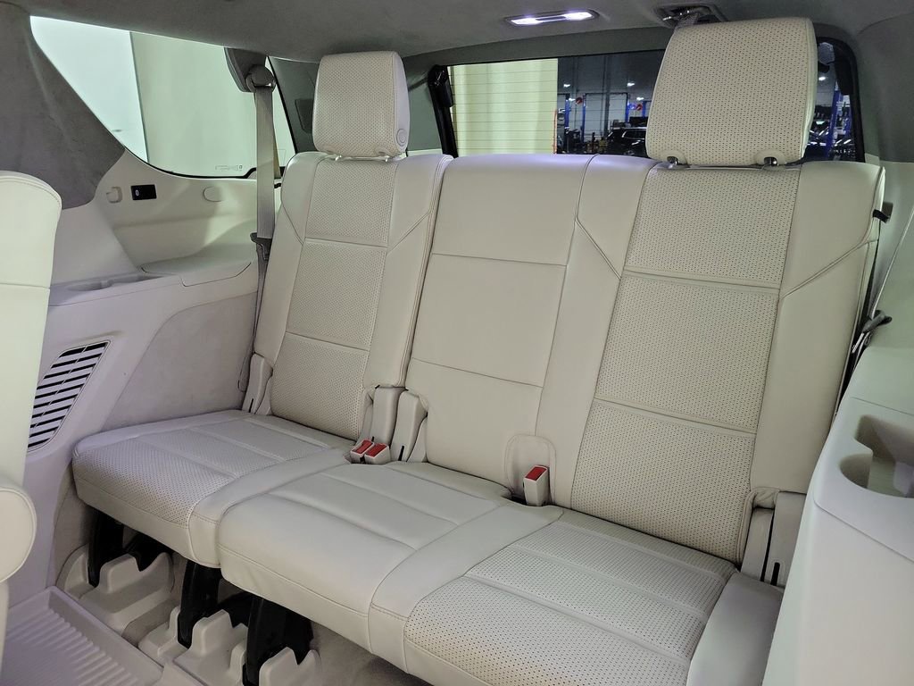 Certified 2022 Cadillac Escalade Premium Luxury Platinum image 11
