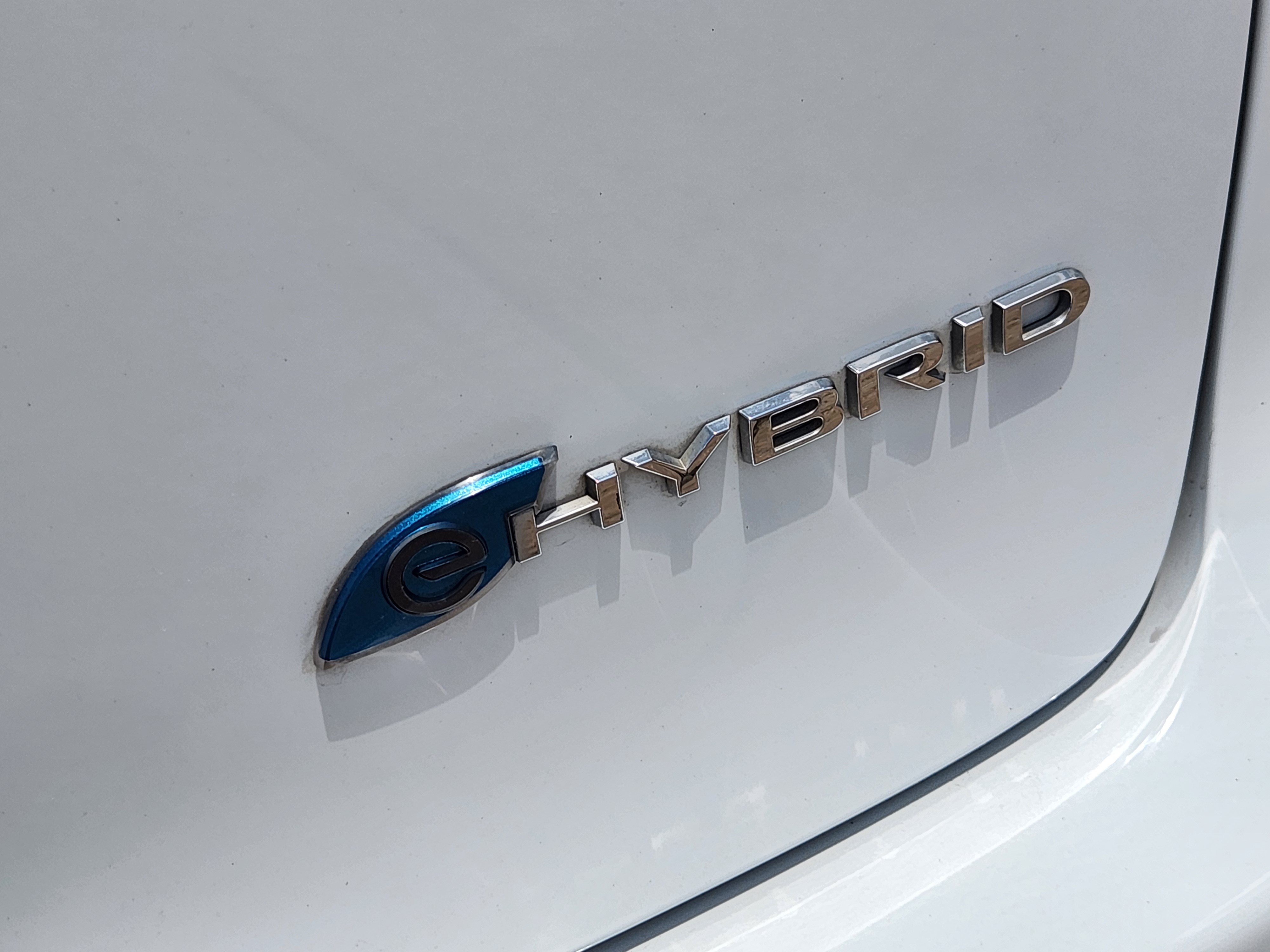 Used 2020 Chrysler Pacifica Limited w/ Advanced Safetytec Group FWD image 8
