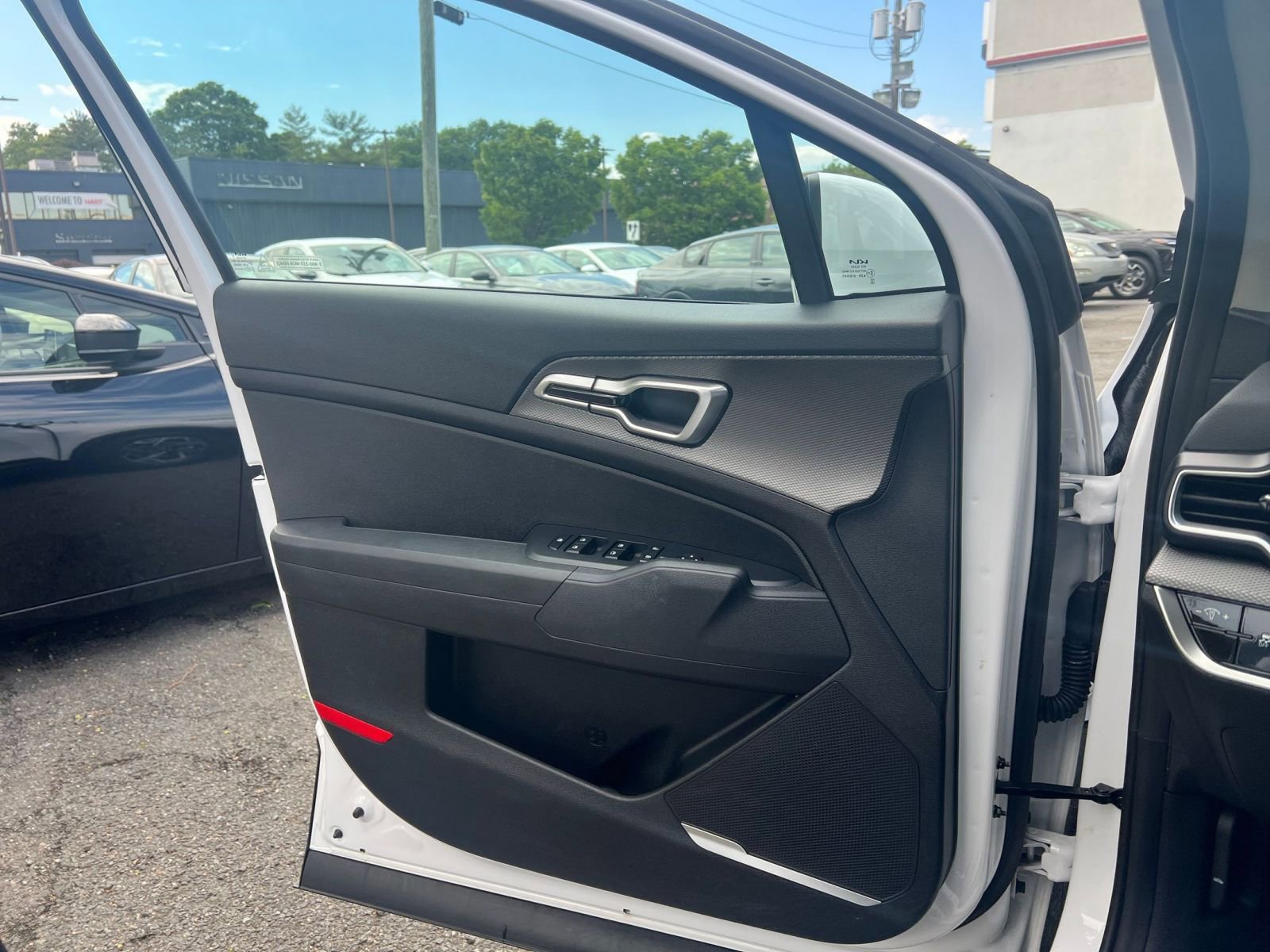 Used 2025 Kia Sportage LX FWD image 18