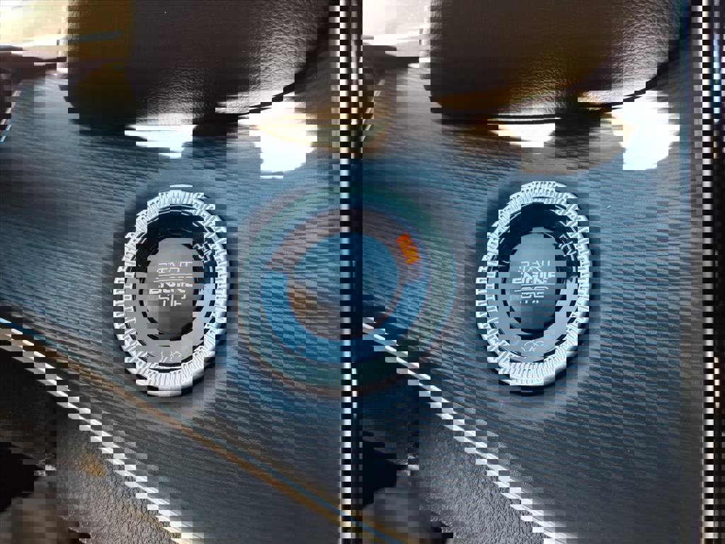 New 2025 Jeep Grand Cherokee Laredo X w/ Luxury Tech Group I image 13