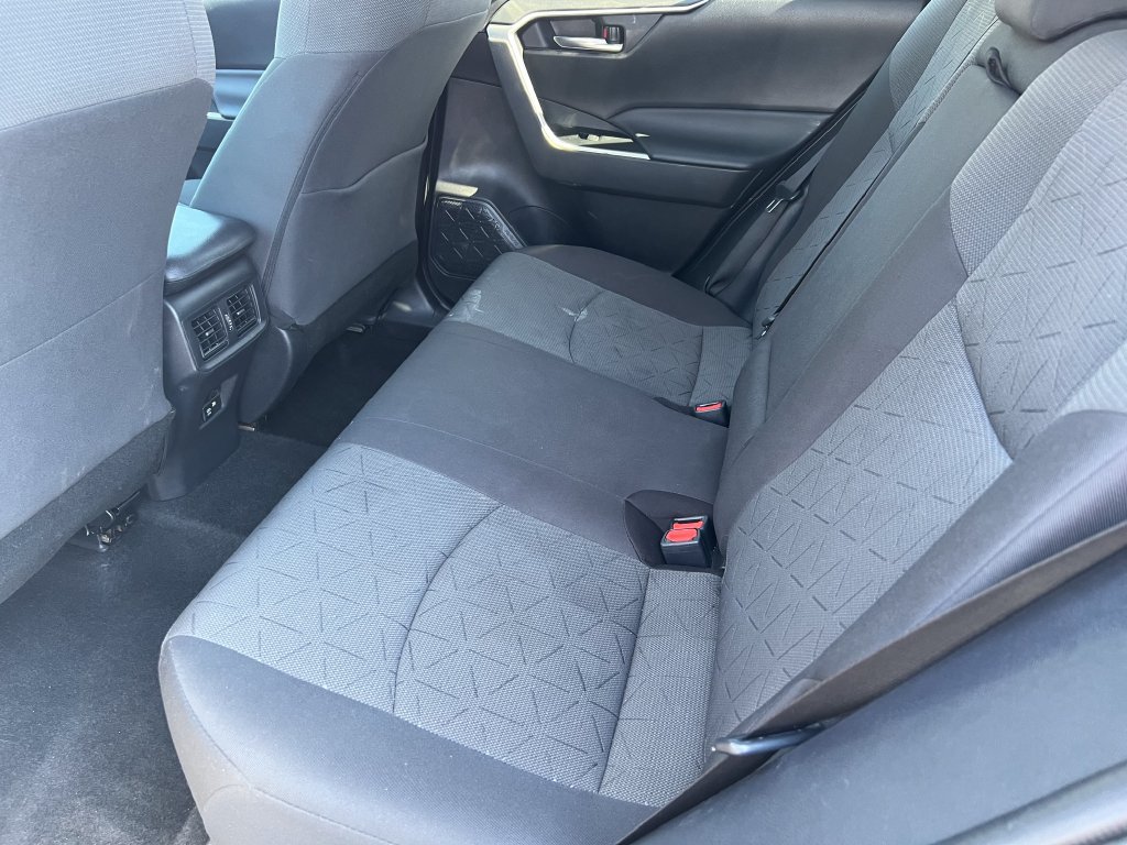Used 2021 Toyota RAV4 XLE AWD/4WD image 12