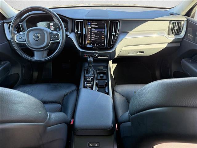 Used 2020 Volvo XC60 T5 Momentum image 18