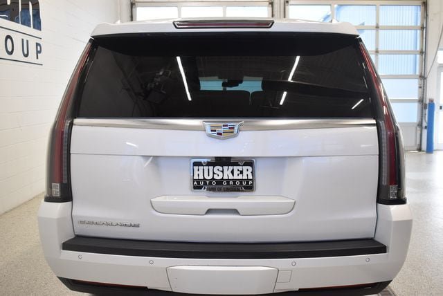 Used 2017 Cadillac Escalade ESV Premium Luxury AWD/4WD image 11
