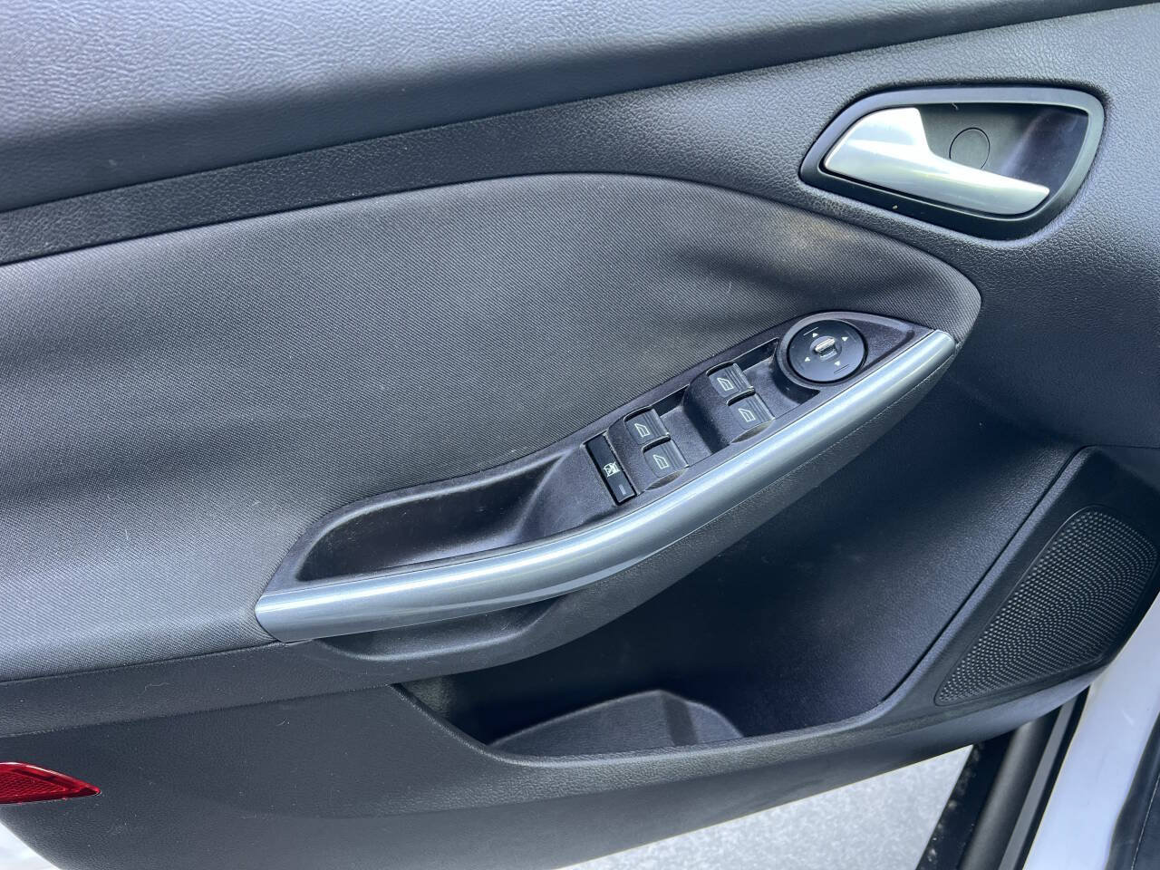 Used 2013 Ford Focus Titanium w/ Titanium Handling Pkg FWD image 25