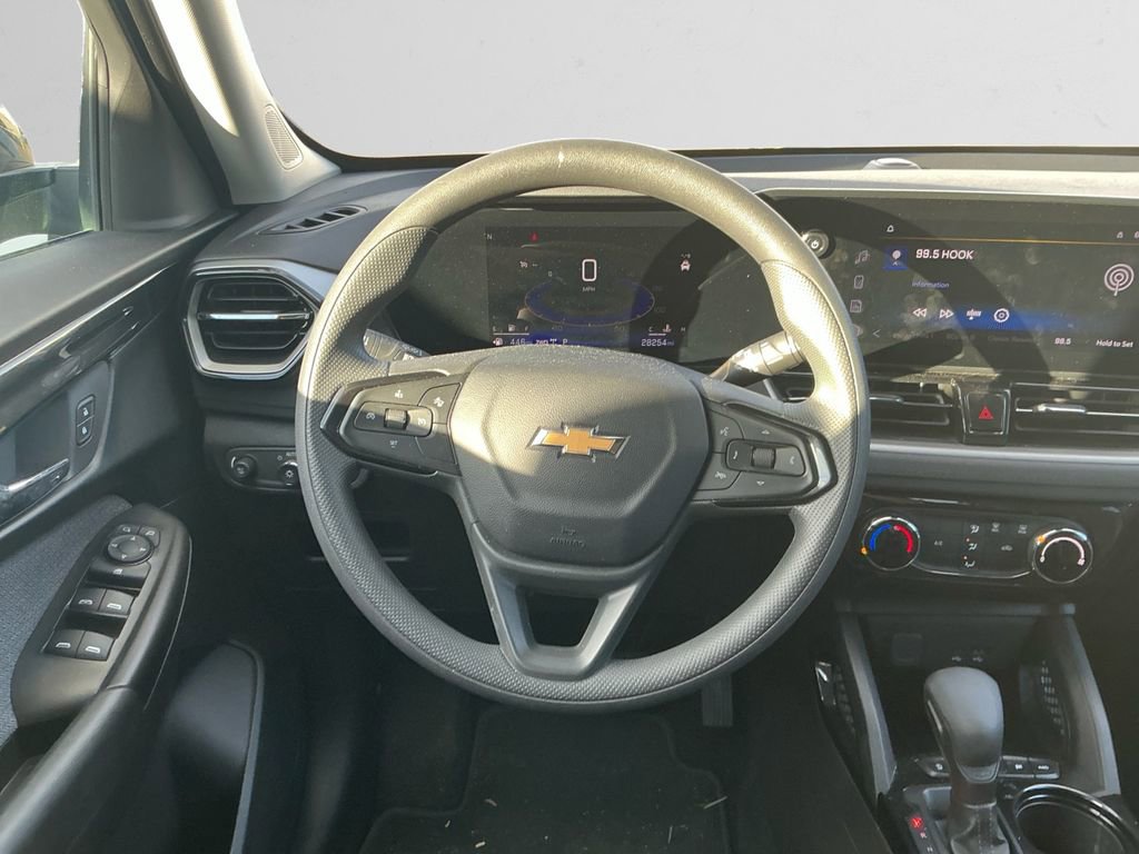 Used 2025 Chevrolet TrailBlazer LT image 12