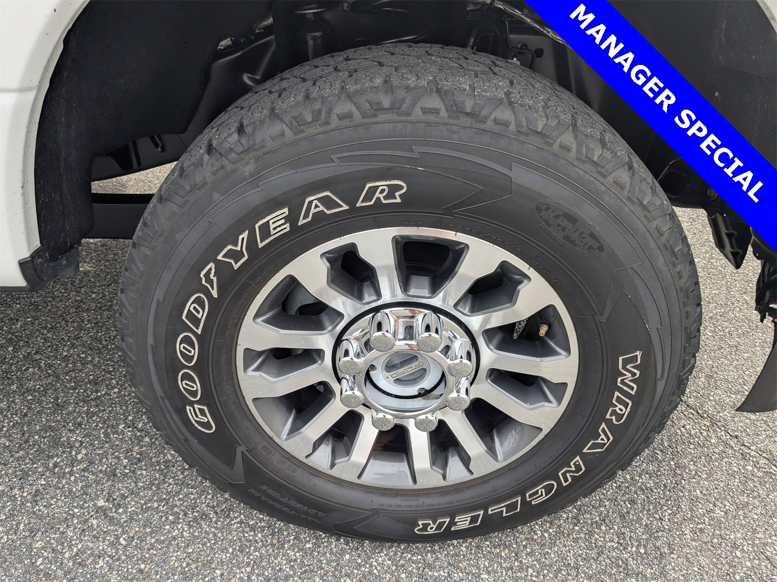 Used 2022 Ford F350 Lariat image 11