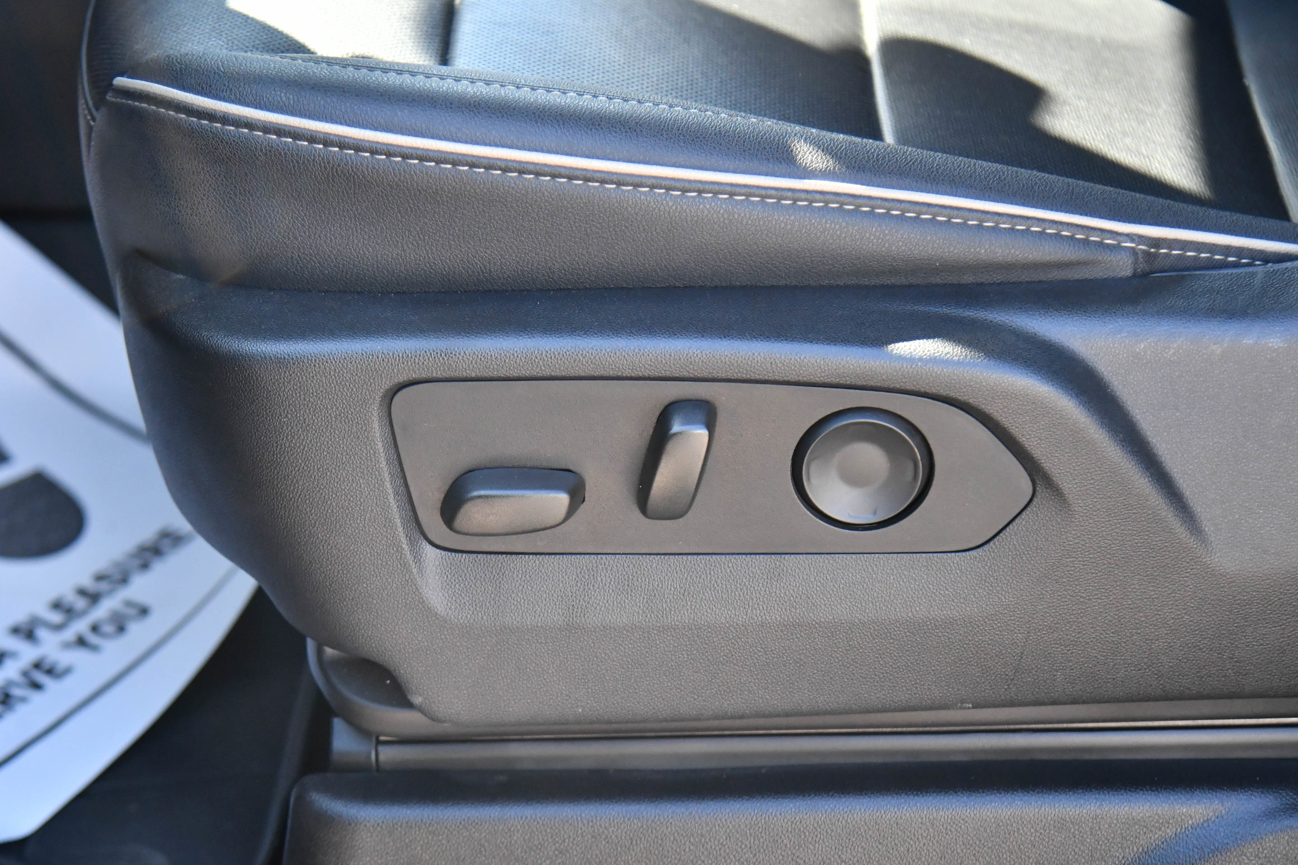 Used 2023 Chevrolet Tahoe Premier w/ Advanced Technology Package image 18