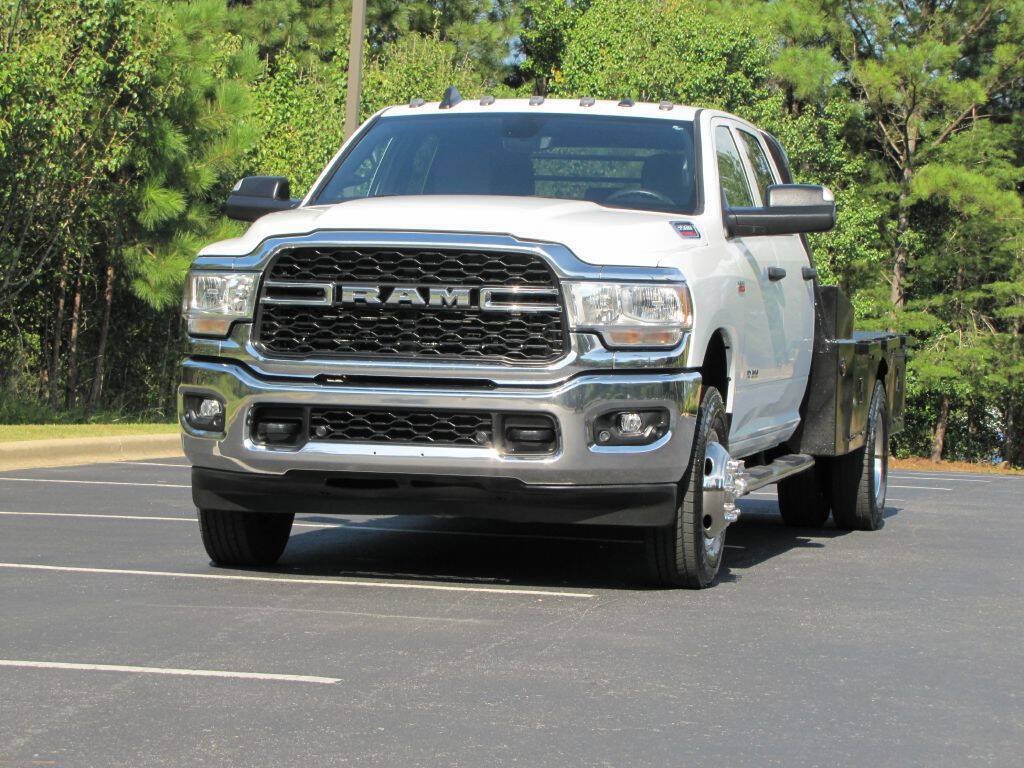 Used 2022 RAM 3500 Tradesman w/ Chrome Appearance Group AWD/4WD image 8