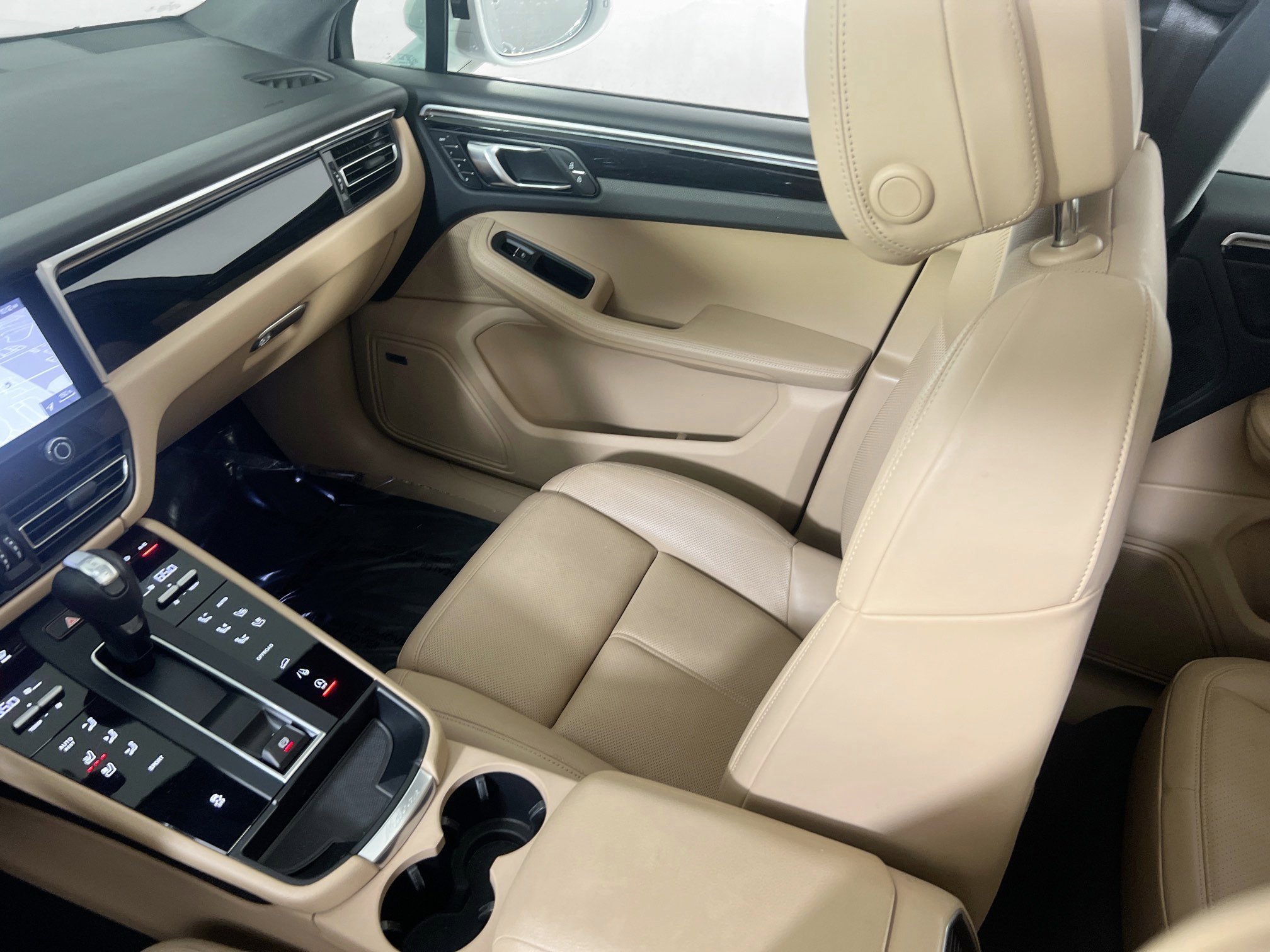 Used 2022 Porsche Macan image 25