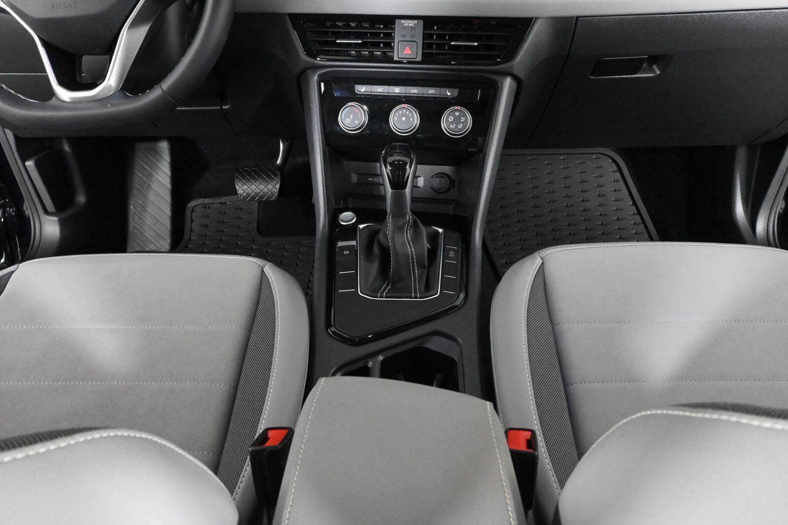 Certified 2023 Volkswagen Taos SE FWD image 16