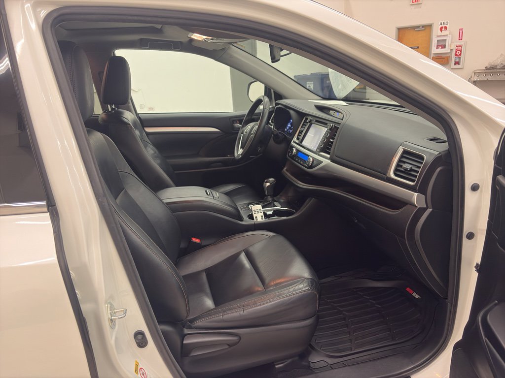 Used 2015 Toyota Highlander XLE image 21