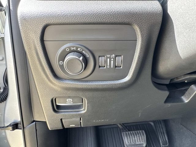 Used 2023 Jeep Grand Cherokee L Laredo RWD image 27