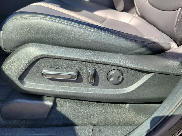 Certified 2025 Honda Pilot Touring image 16