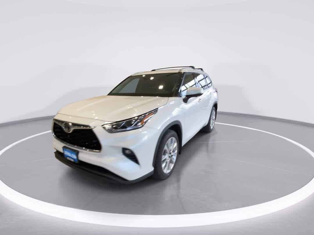 Used 2023 Toyota Highlander Limited AWD/4WD image 4