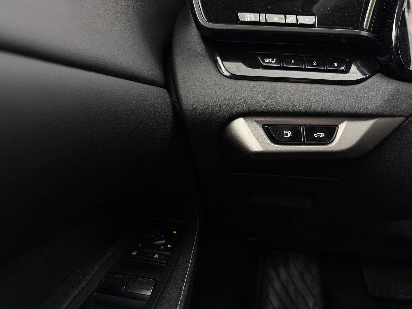 Used 2024 Lexus RX 350 Premium w/ Accessory Package (Z1) image 18