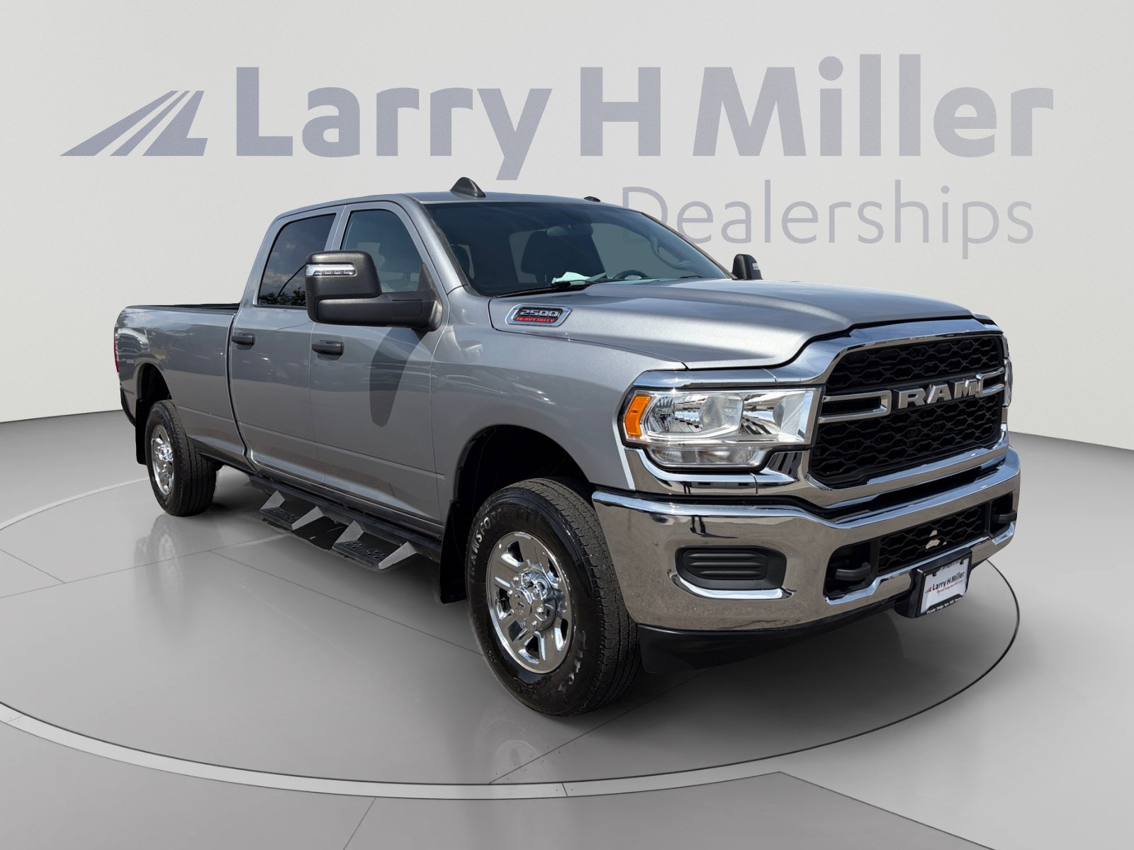 Used 2024 RAM 2500 Tradesman w/ Chrome Appearance Group AWD/4WD image 7