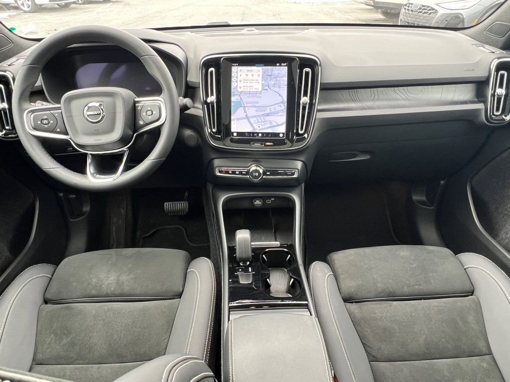 Certified 2023 Volvo C40 P8 Recharge Ultimate image 2