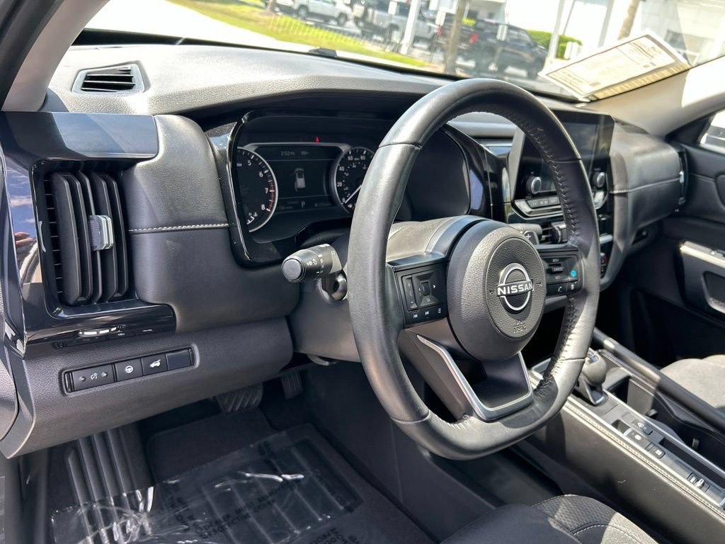 Certified 2025 Nissan Pathfinder SV w/ SV Premium Package FWD image 25