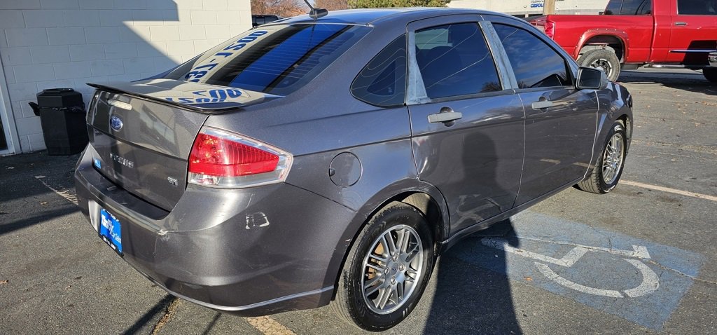 Used 2010 Ford Focus SE image 3