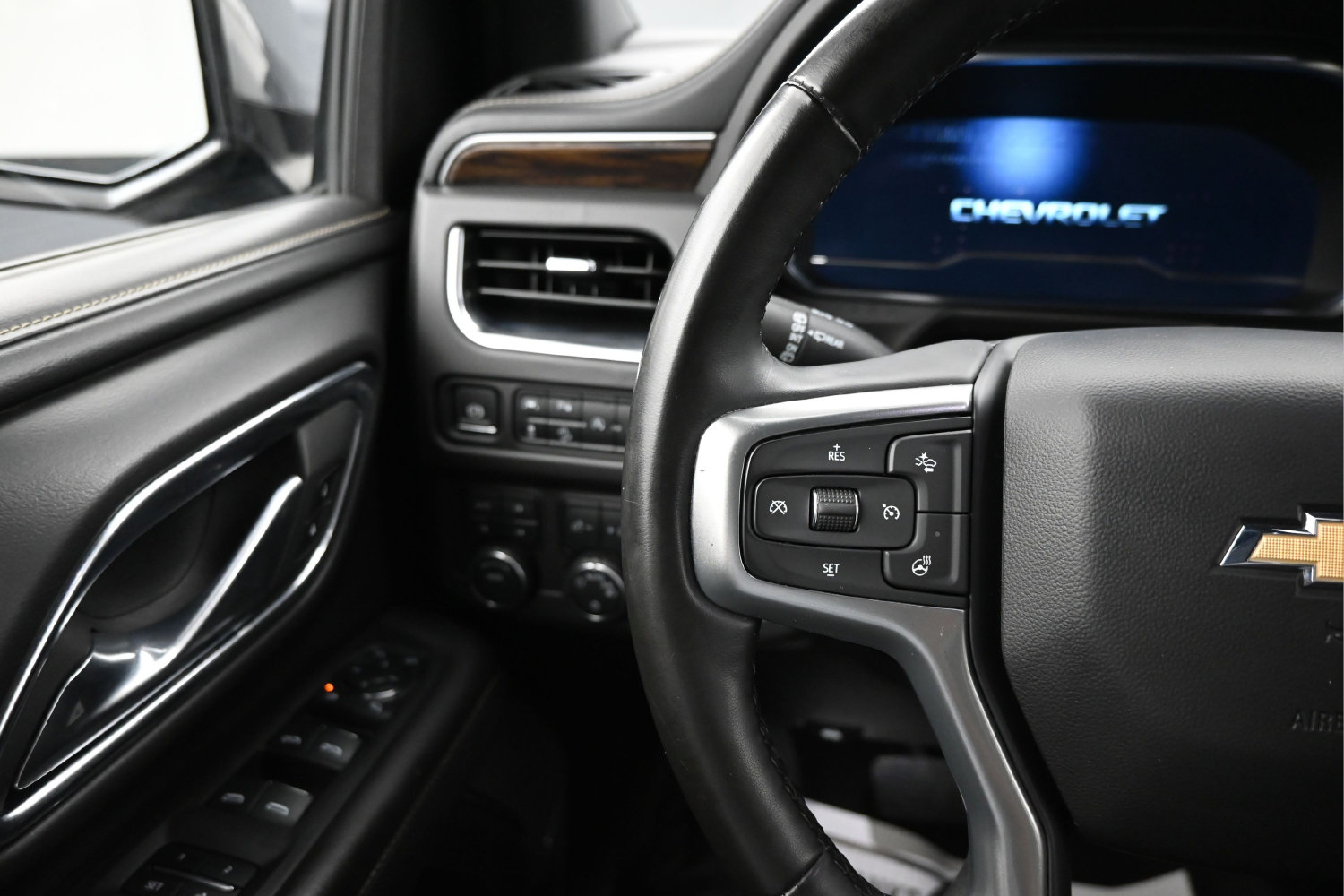 Used 2024 Chevrolet Tahoe Premier AWD/4WD image 23