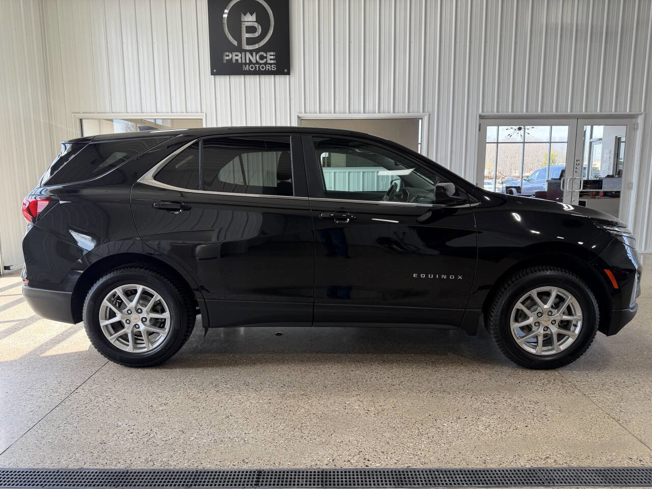 Used 2022 Chevrolet Equinox LT w/ Driver Convenience Package AWD/4WD image 5