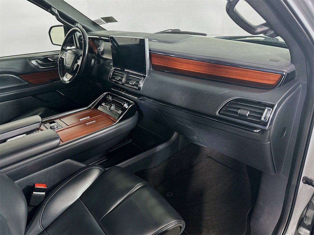 Used 2022 Lincoln Navigator L 4WD image 32