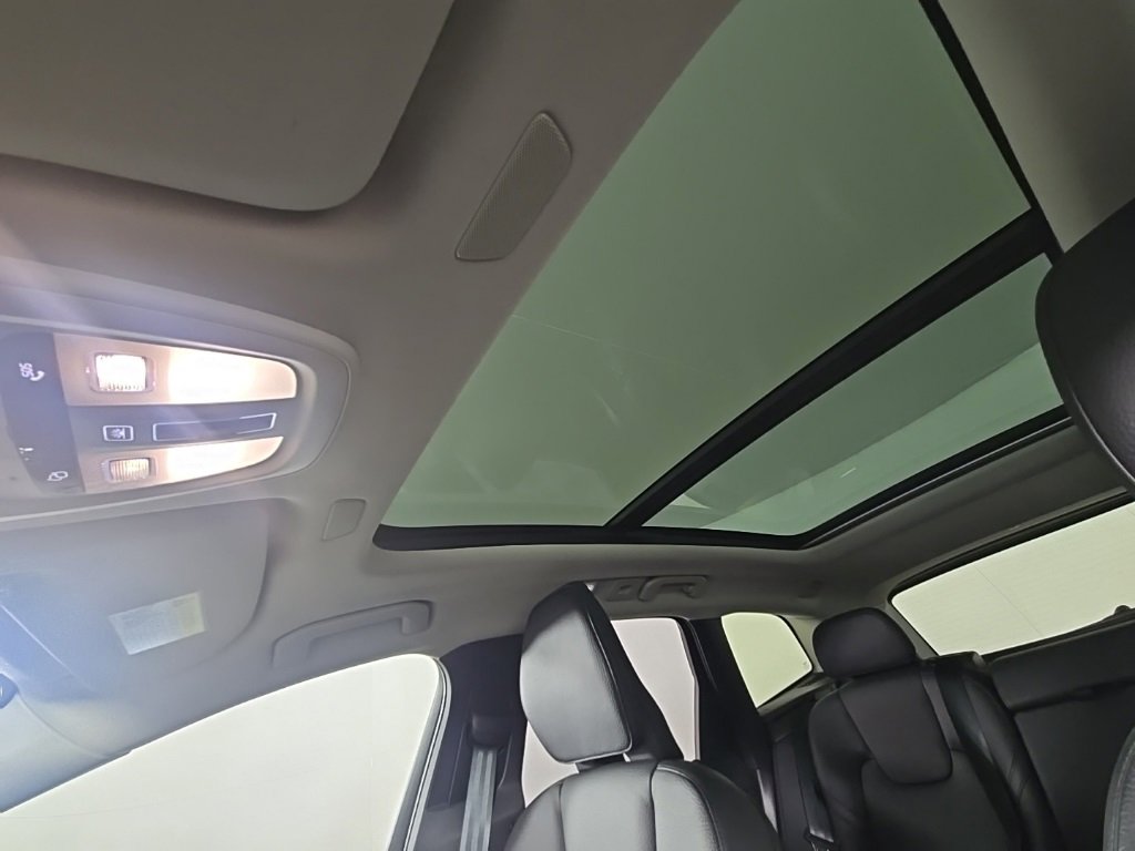 Certified 2023 Volvo XC60 B5 Plus w/ Climate Package image 25